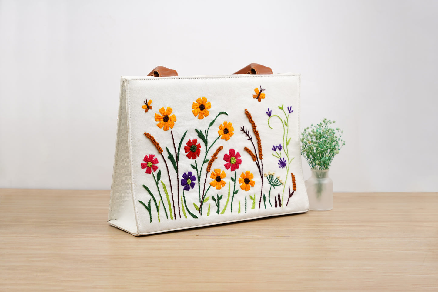 Handmade Embroidery Ladies Bag, Stylish, Ethnic & Trendy
