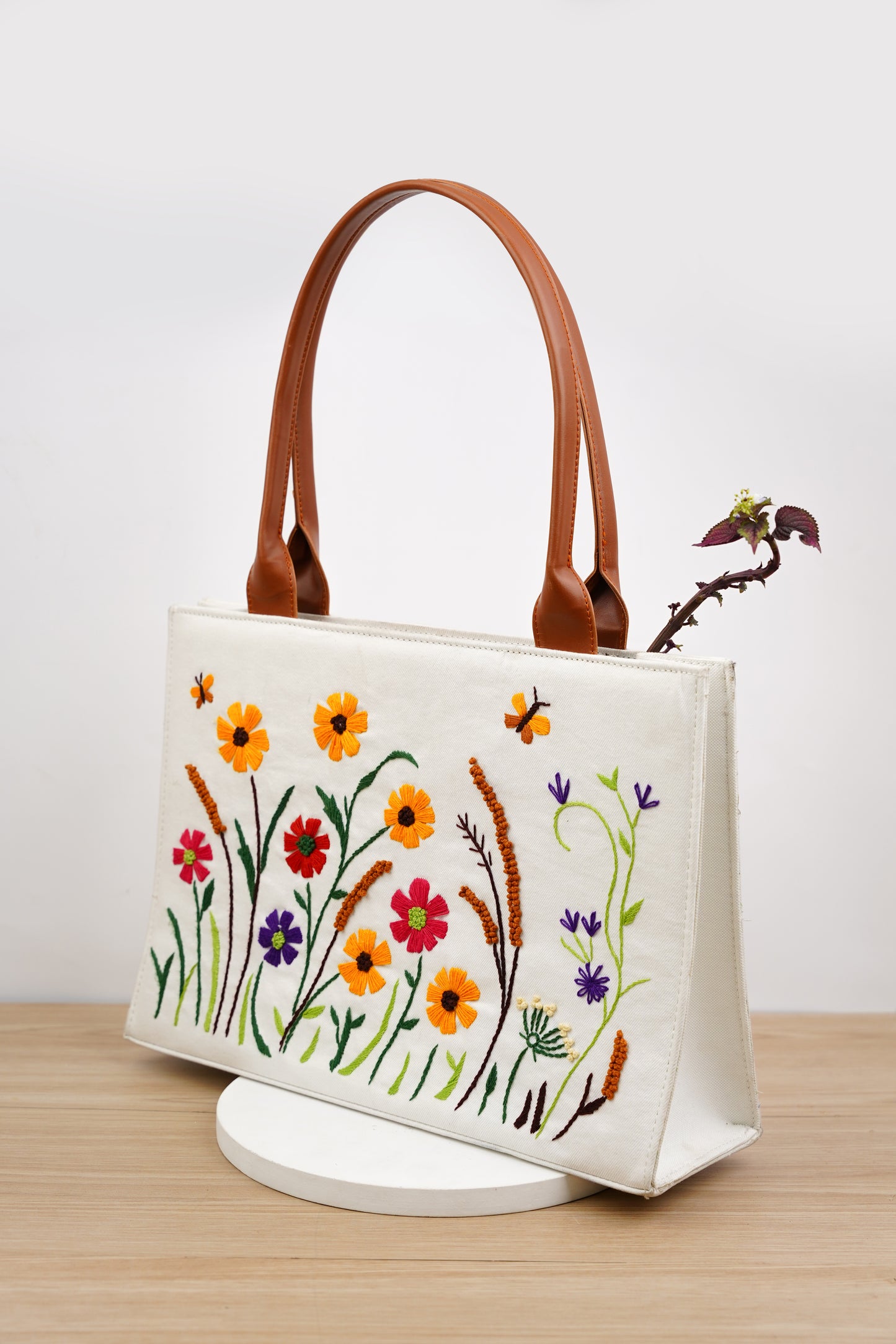 Handmade Embroidery Ladies Bag, Stylish, Ethnic & Trendy